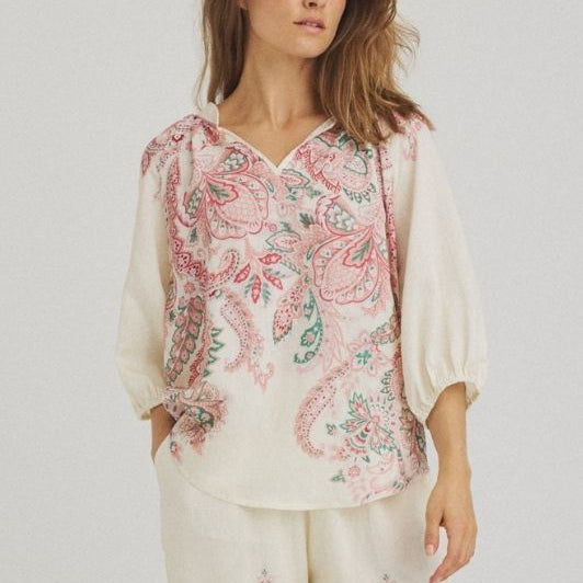 Luxzuz Violetta bluse I Creme viskose top med paisleyprint