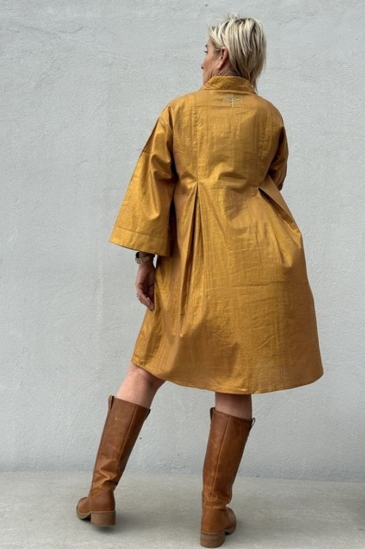 PRE ORDER Gaspar Bombay dress | Festkjole i cognac guldlook I Dresslab