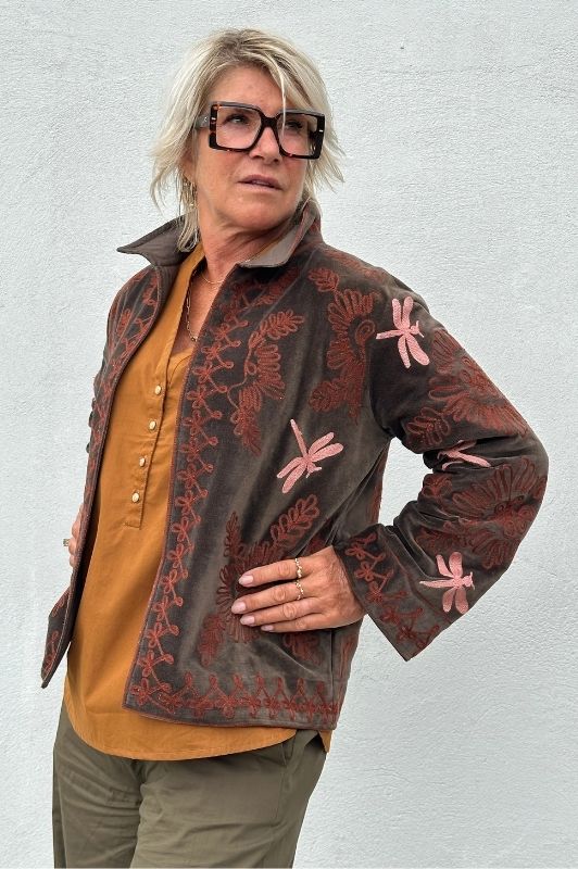 PRE ORDER Utah short velvet jacket I  Velourjakke med broderi i mørkebrun