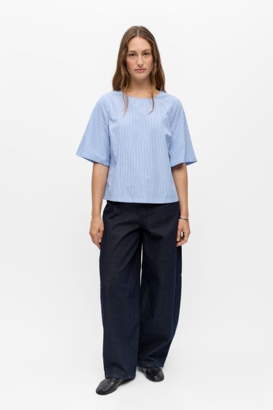 Object Aster feminin top i strib med sølv studs I Dresslab