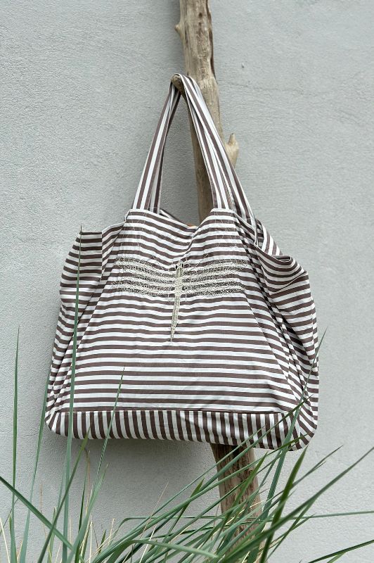 Gaspar Fiji tote bag stribert brun med broderi I Dresslab