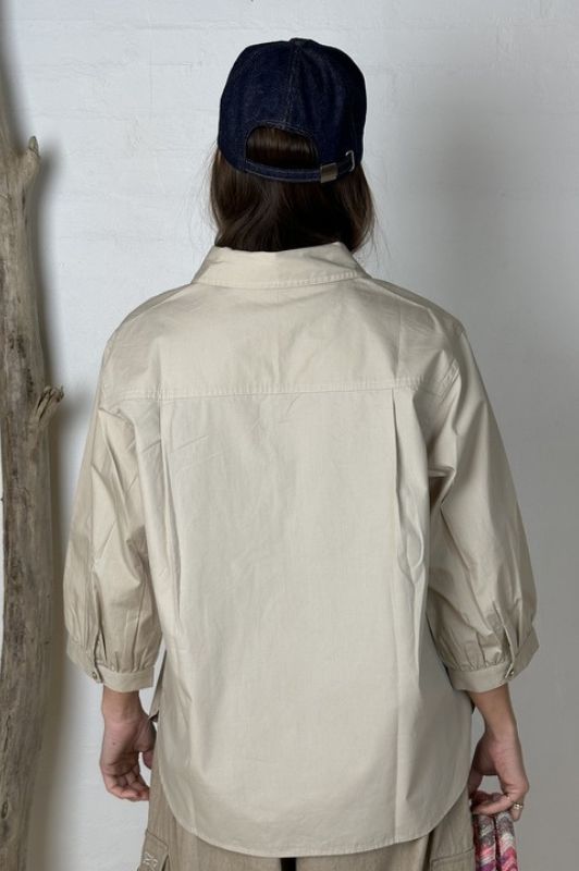 Gaspar Oslo shirt I Cool bluse med lommer og broderi i sand