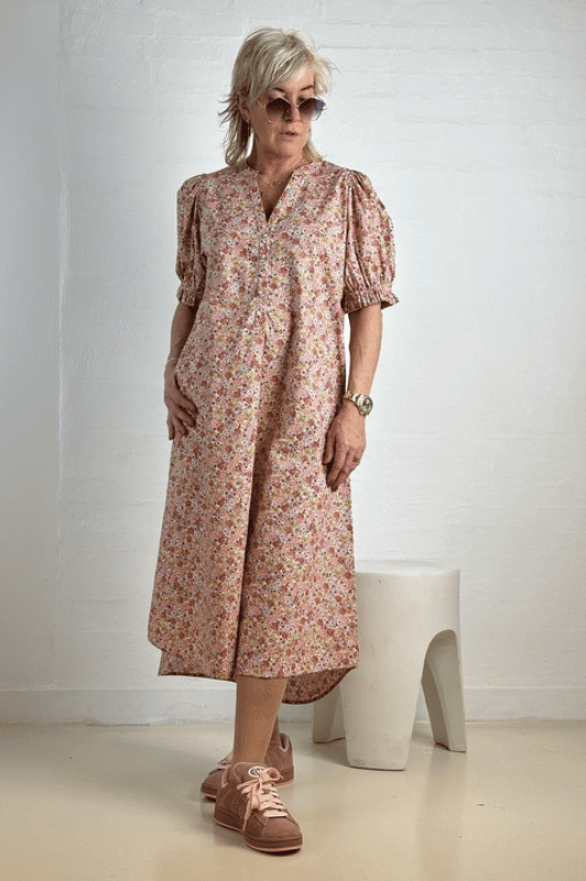 Gaspar Tunø dress | Sødt rosa blomsterprint I Dresslab