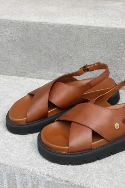 Copenhagen Shoes Summertime I Cognac cross-over sandal I Dresslab