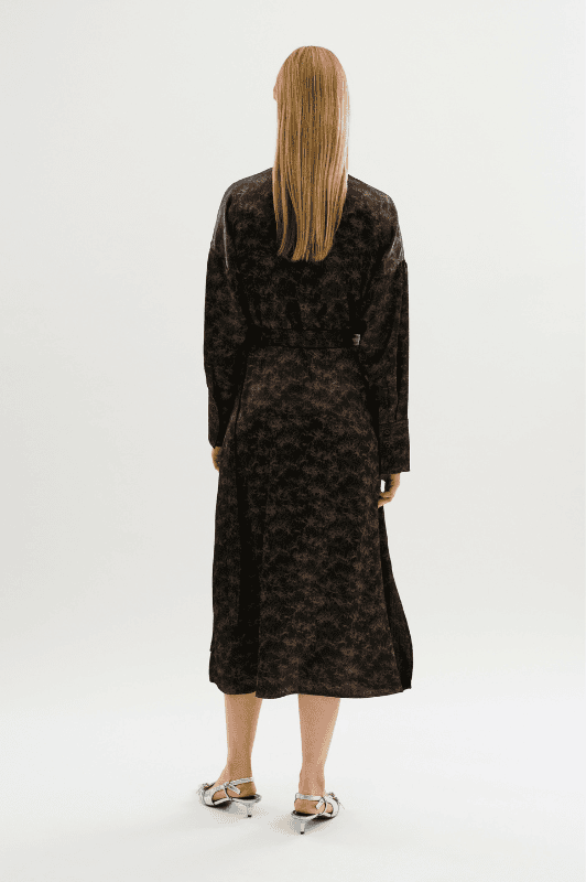 Karen By Simonsen Sora Dress | Slå om sort kjole med brunt mønster