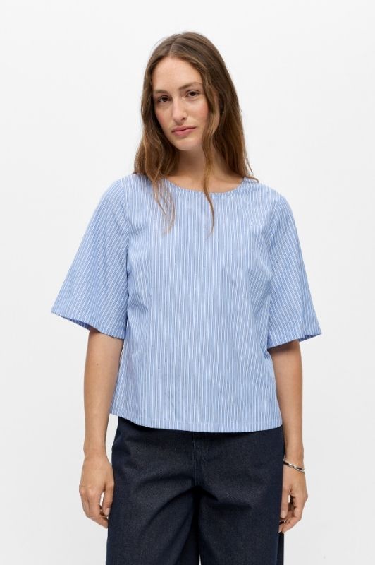 Object Aster feminin top i strib med sølv studs I Dresslab