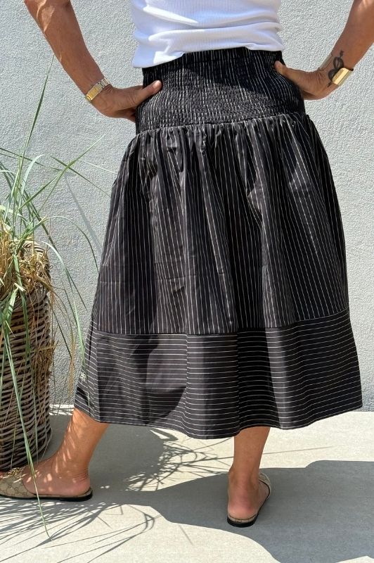 PRE ORDER Gaspar Vienna stripe nederdel sort hvid strib