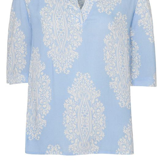 Ofelia Oda top I Paisley top i lyseblå og hvid