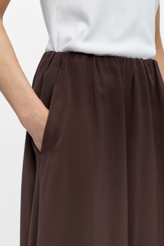 Object Fia midi skirt I Cool klassisk nederdel med lommer i brun