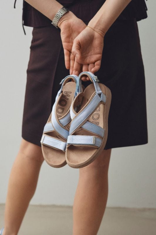 Woden Line cross sandal | fleksibel sandal i lyseblå I Dresslab