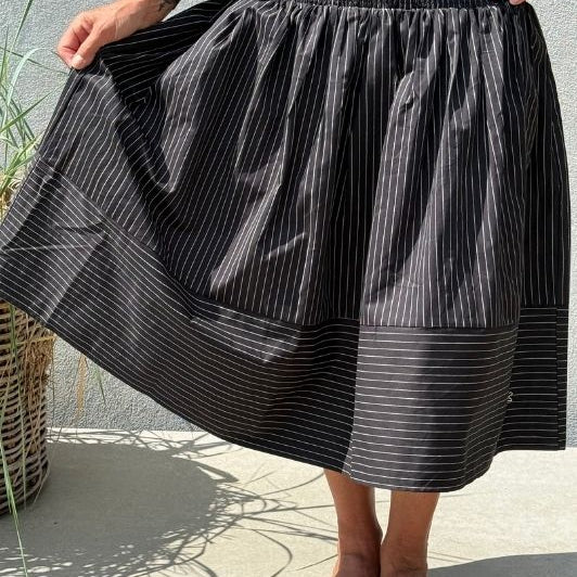 PRE ORDER Gaspar Vienna stripe nederdel sort hvid strib