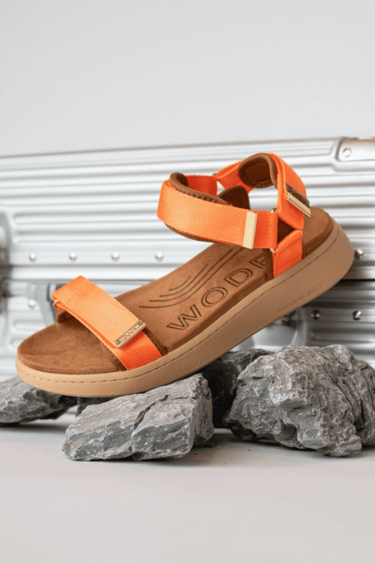 Woden Line sandal | Damesandal i orange I Natural Soft sål