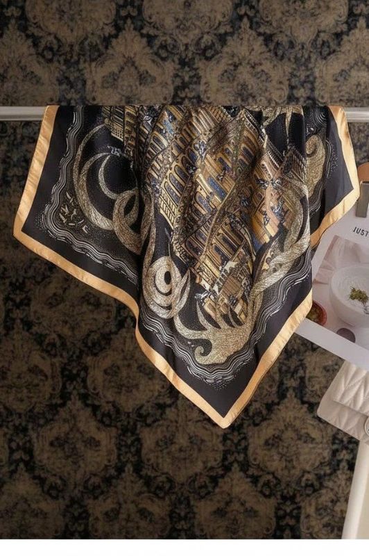 Atelier Paris I Farverigt tørklæde med grafisk print