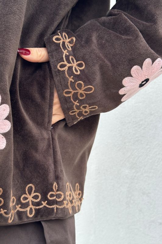 Gaspar Utah short velvet jacket I  Velourjakke med broderi i mørkebrun