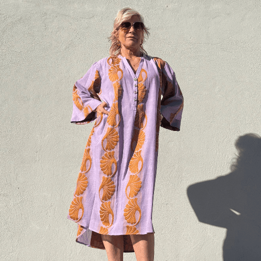 Gaspar Mumbai jaquard dress | Flot kjole i sand og lilla I Dresslab