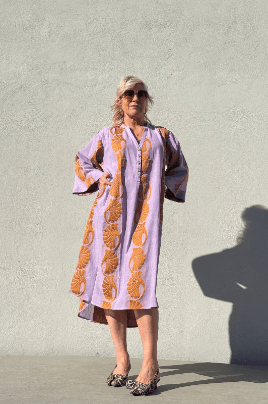 Gaspar Mumbai jaquard dress | Flot kjole i sand og lilla I Dresslab