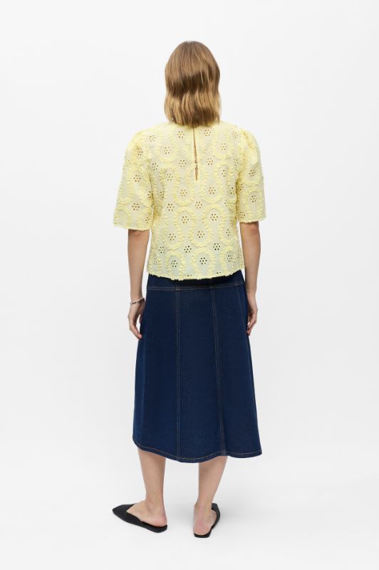 Object Laily broderie anglaise top i gul I Dresslab