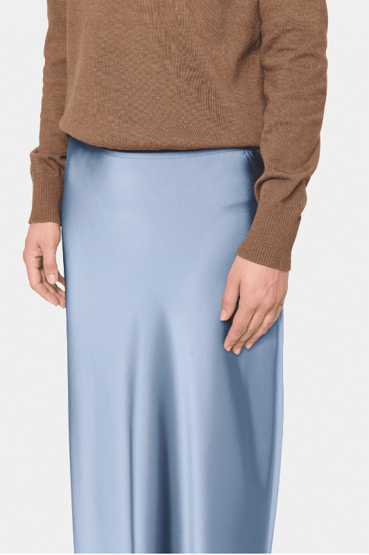 Saint Tropez Hafia skirt | Flot satin midi nederdel i støvet blå