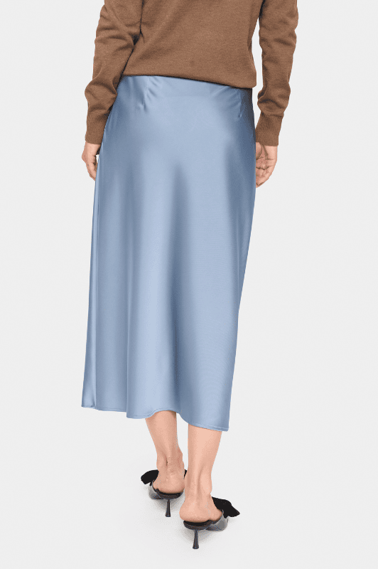 Saint Tropez Hafia skirt | Flot satin midi nederdel i støvet blå