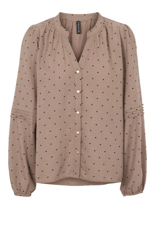 Prepair Harriet bluse I Sand med sorte prikker I Dresslab