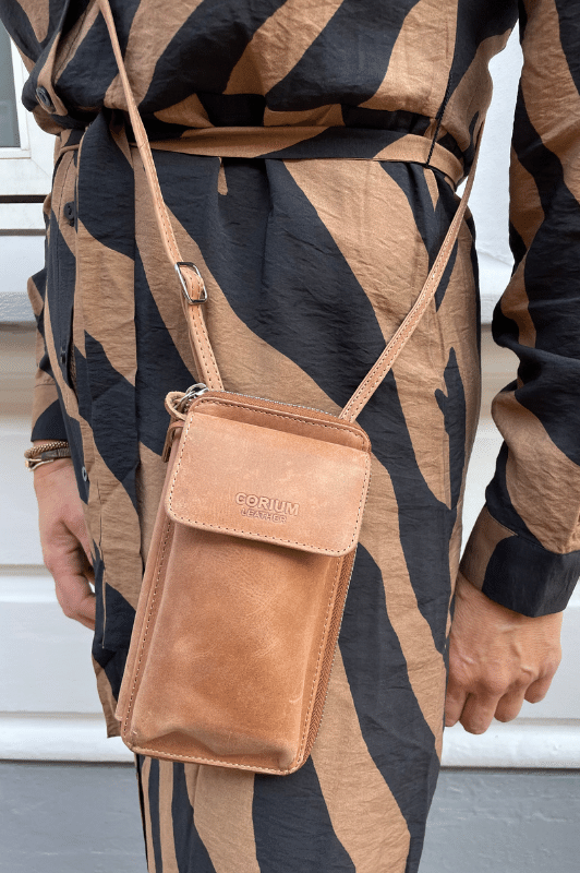 Corium Mobiltaske i ægte skind I vintage-brun
