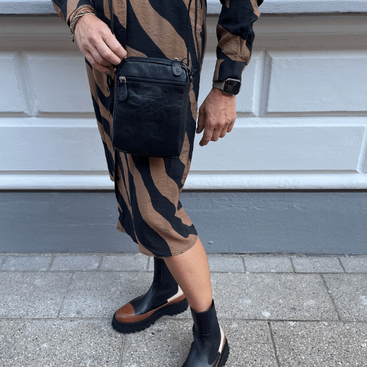 Corium Crossbody Taske | Allround rummelig og cool form I Sort