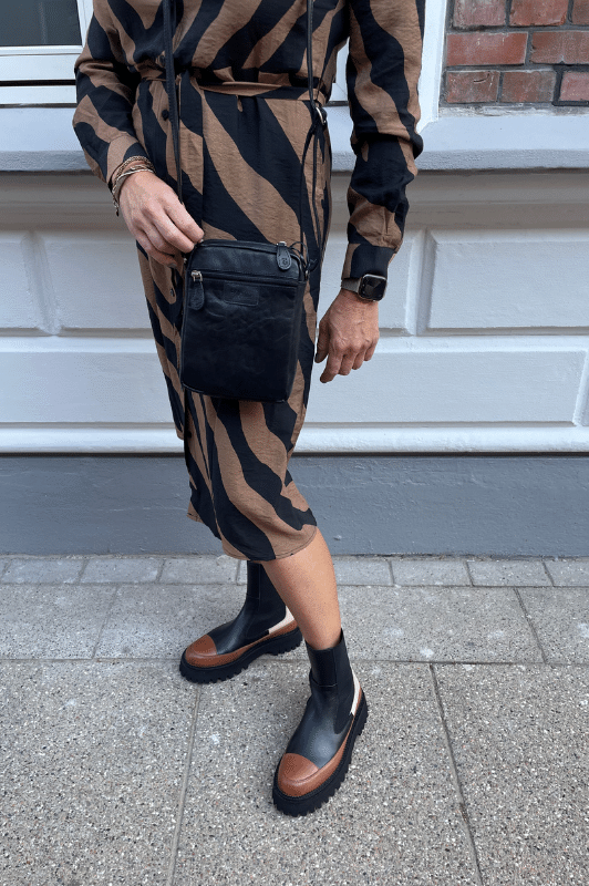 Corium Crossbody Taske | Allround rummelig og cool form I Sort