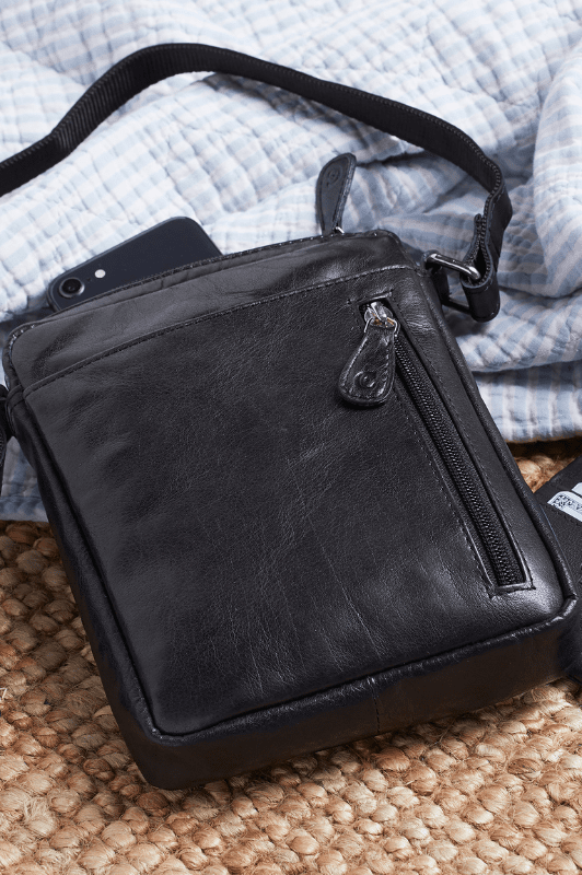 Corium Crossbody Taske | Allround rummelig og cool form I Sort